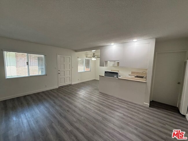 Photo - 13400 Cordary Ave Unit 28