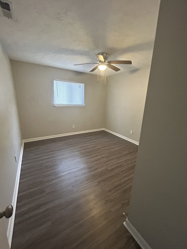 Photo - 843 Applewood Ln