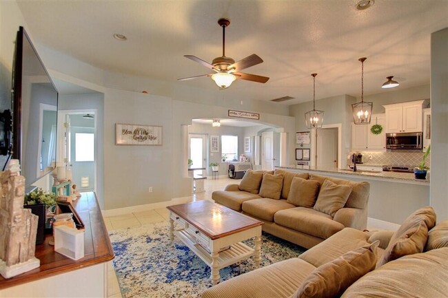 Photo - 125 Palm Cir
