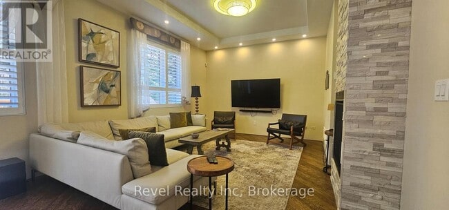 Photo - 146 Moreau Pkwy