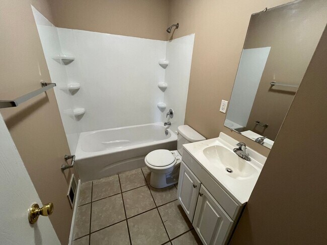 Photo - 921 Millikin St