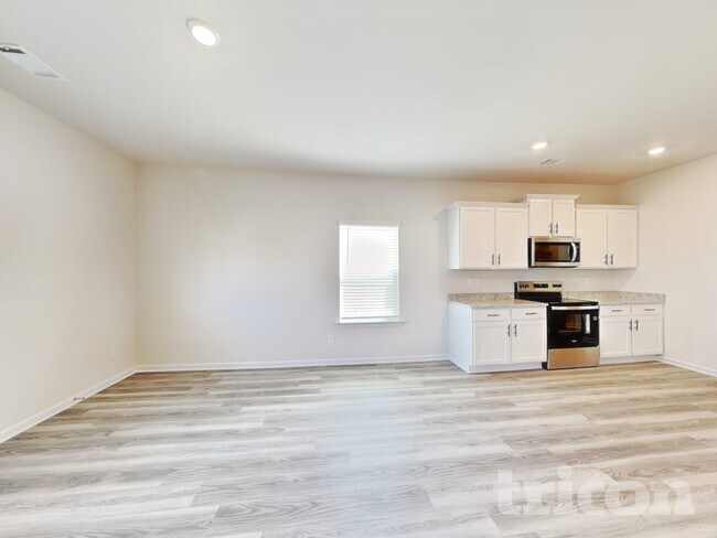 Photo - 108 Avondale Blvd SE