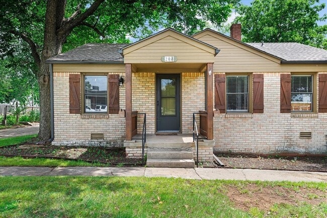 Photo - 208 E 7th St