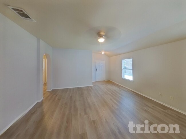 Photo - 336 Carlyle St