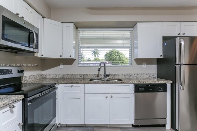 Photo - 421 SW 64th Way