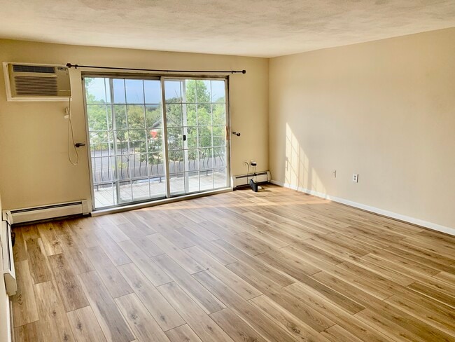 Photo - 22 Williamsburg Ct Unit 22-23 Williamsburg Ct