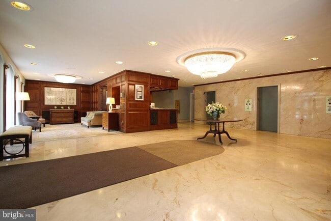 Building Photo - 4501 Arlington Blvd Unit 502 Rental