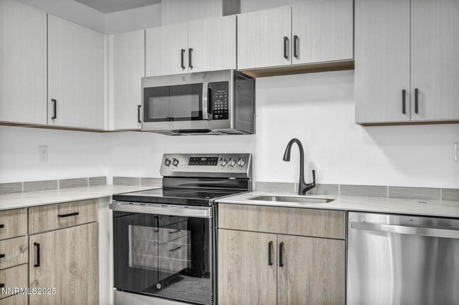 Photo - 1642 York Wy