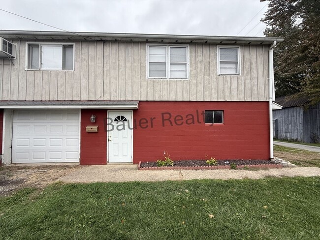 Building Photo - 4 Bedroom, Crestview School District
