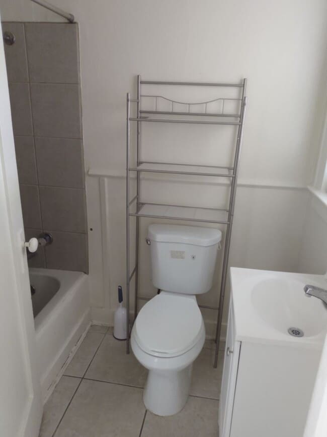 Photo - 1 Bedroom, 1 Bath Duplex in Hanford