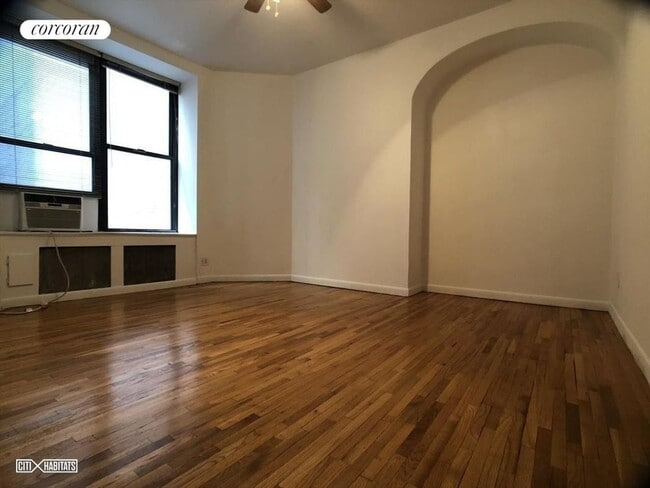 Photo - 117 W 58th St