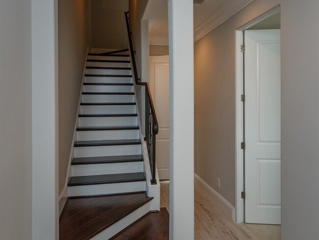 Photo - 665 E Jackson St