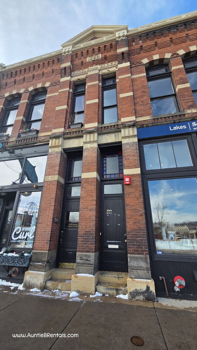 Building Photo - 3-Bedroom Upper-Level Condo in Historic Downtown Stillwater