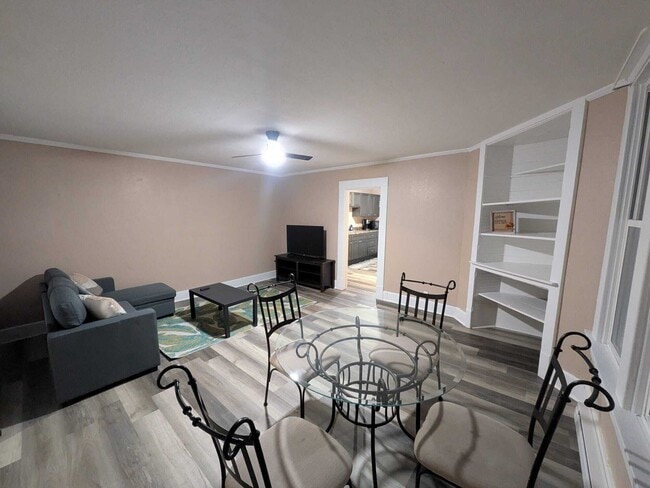 Building Photo - 205 S Walters St Unit 1