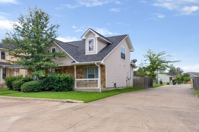 Photo - Available August 2026! 4 Bed/4 Bath Less than 2 Miles From A&M!