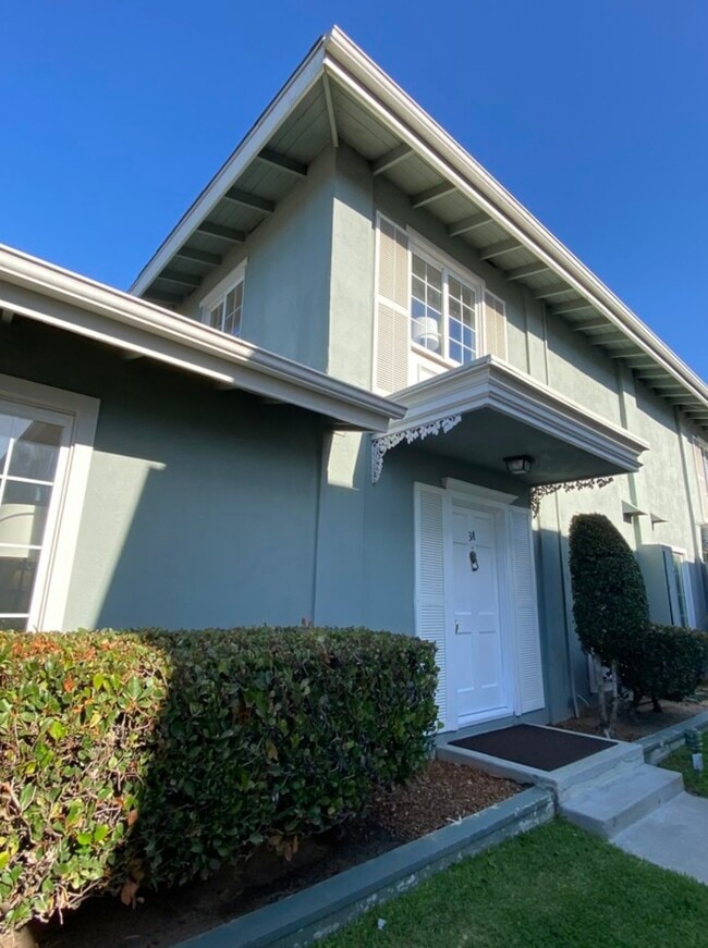 Building Photo - 1845 Anaheim Ave Unit 3A
