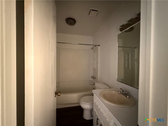 Photo - 4800 Cedarhill Cir Unit A