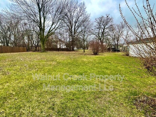 Photo - 566 Walnut St