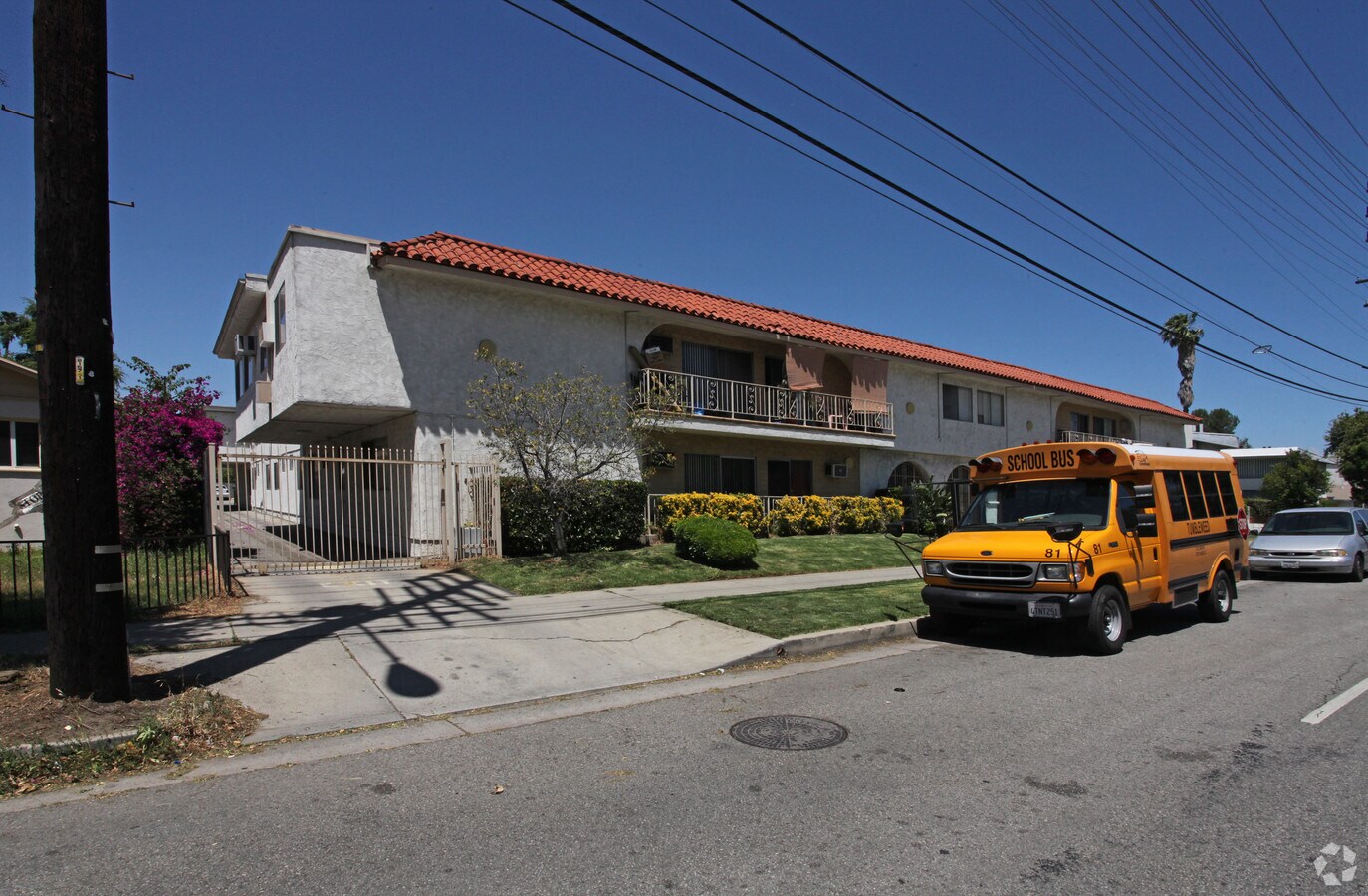 Photo - 15925 Victory Blvd