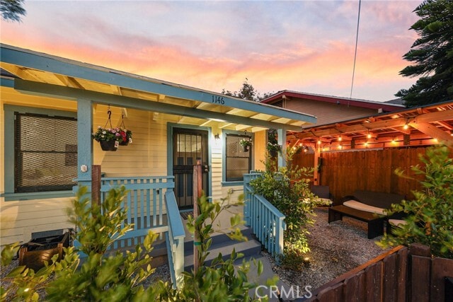 Building Photo - 1146 N Loma Vista Dr