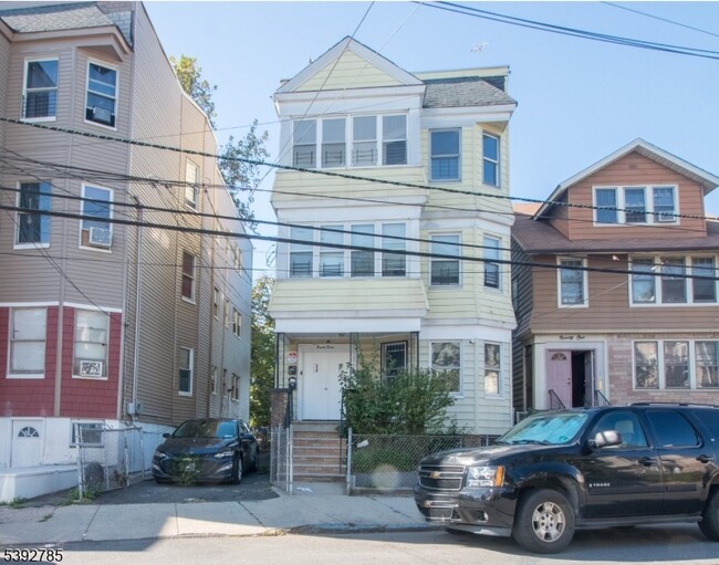 Building Photo - 93 21st St Unit 3