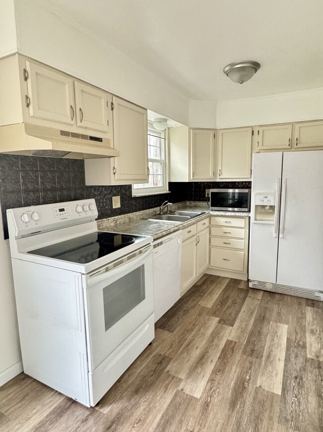 Photo - 23-6823 Linville Dr