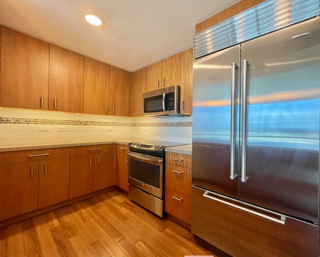 Photo - 555 South St