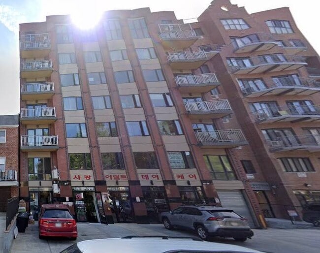 Building Photo - 144-56 Roosevelt Ave Unit 6A