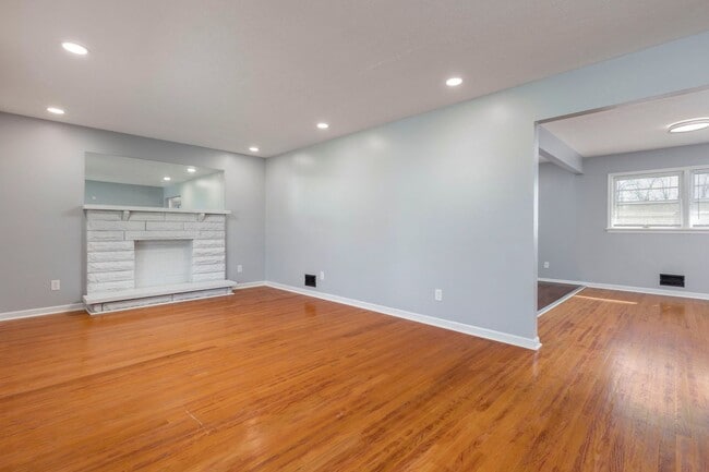 Photo - 1702 Bonnyville Blvd