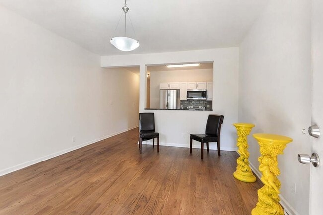 Photo - 1099 Smith St SW