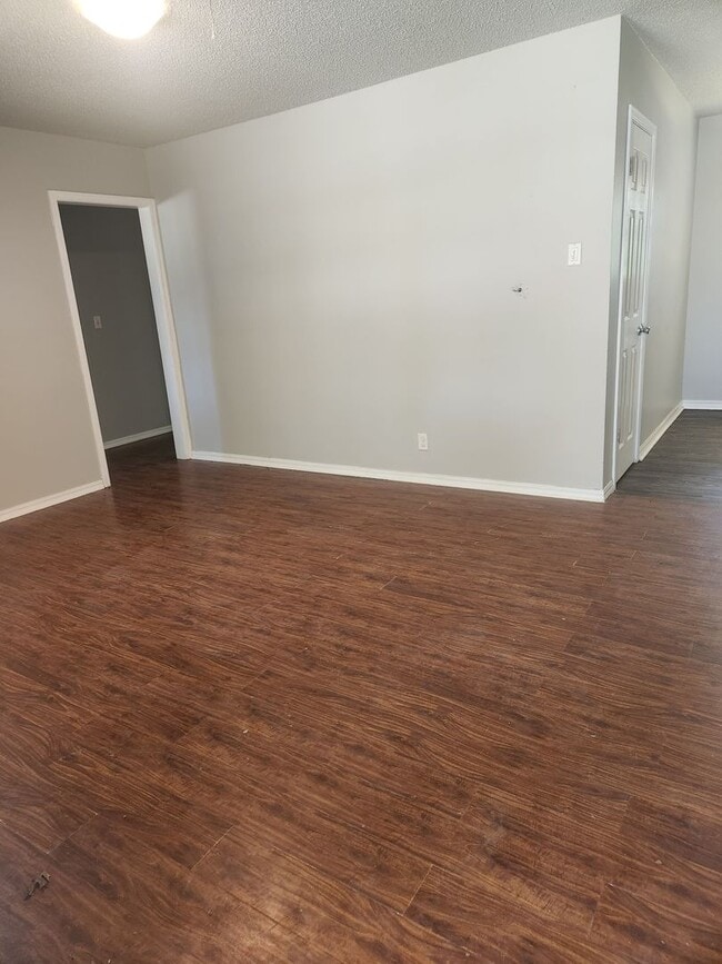 Photo - 3br 2ba house close to campus!!