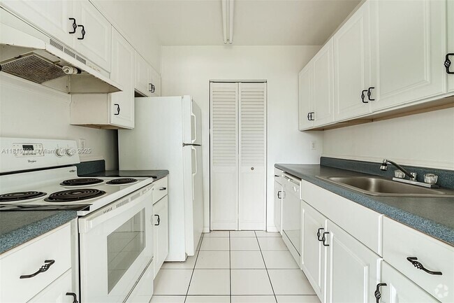 Building Photo - 500 NE 2nd St Unit 326 Rental