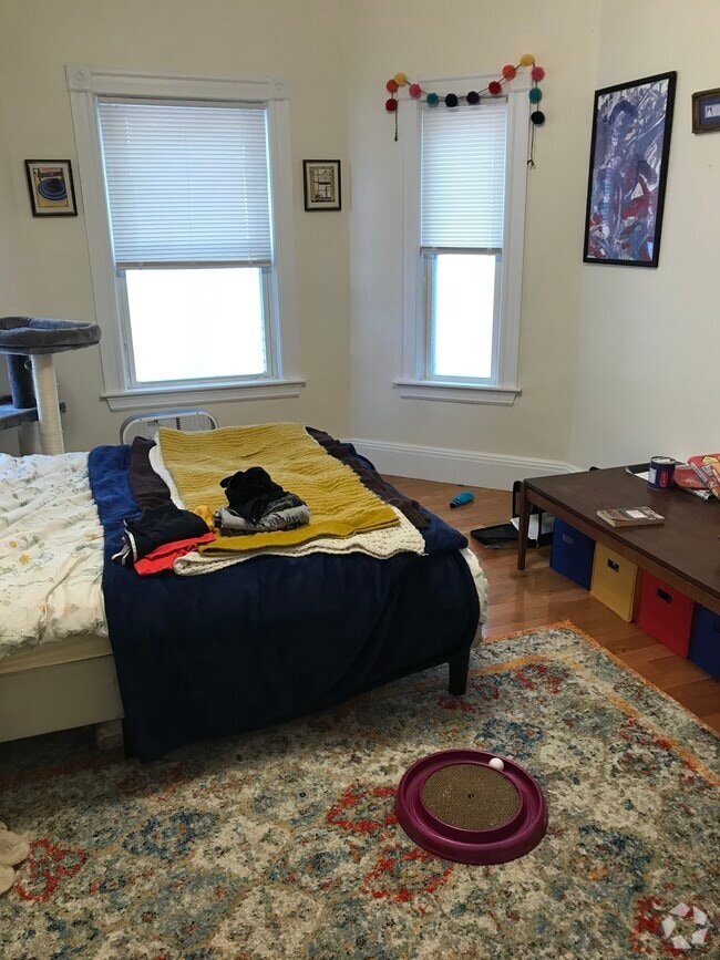 Building Photo - 181 Tremont St Unit 2 Rental
