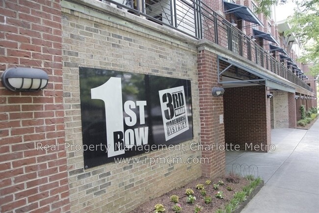 Building Photo - wonderful 2bd/2bth uptown condo! lots of space in a beautiful building