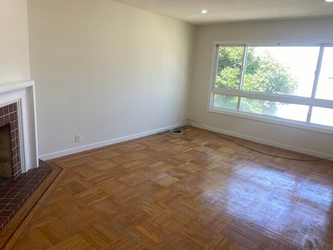 Photo - 1395 Oakdale Ave