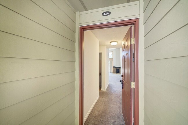 Photo - 1Bd/1Ba Mercer Island Condo Unit 42A