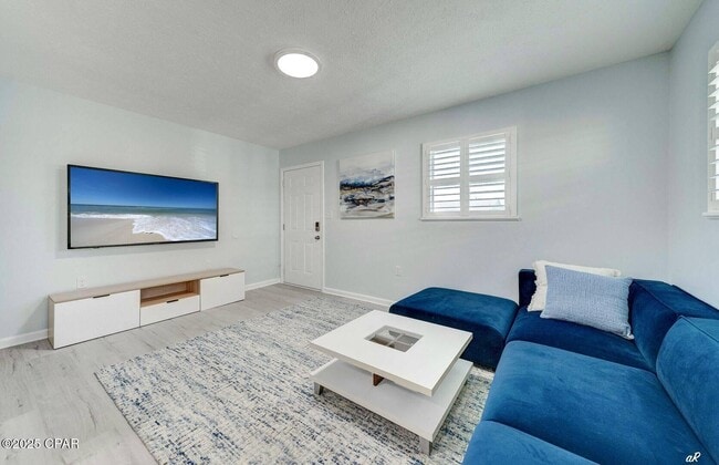 Building Photo - 7308 Sunset Ave Unit B