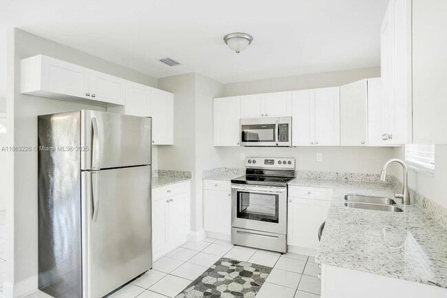 Building Photo - 2440 SW 5th Pl Rental