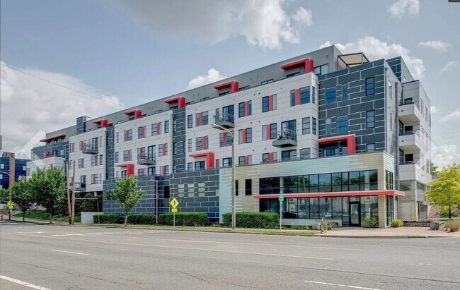 Building Photo - 1900 12th Ave S