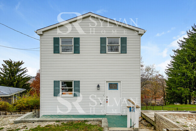 Building Photo - Do not miss out on this charming 3BR 2.5BA... Rental