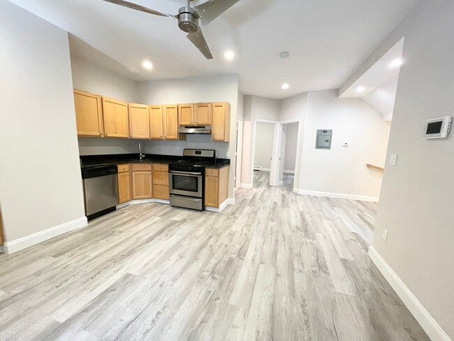 Photo - 174 Bolton St Unit 3