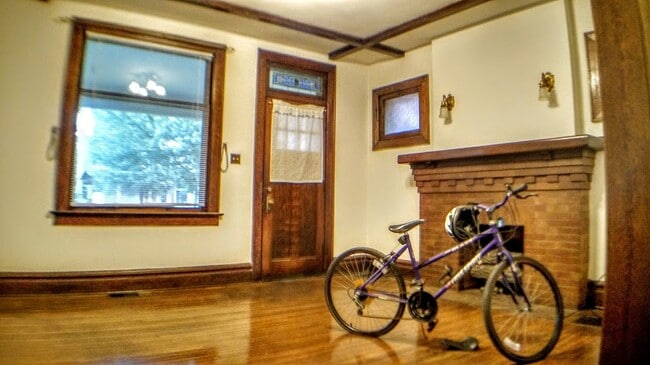 Photo - 339 W 6th Ave