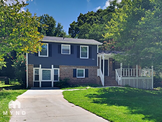 Building Photo - 1836 Hillsway SW