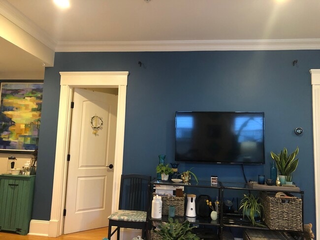 Open Living Area - Family Room - 147 Hudson St Unit 1