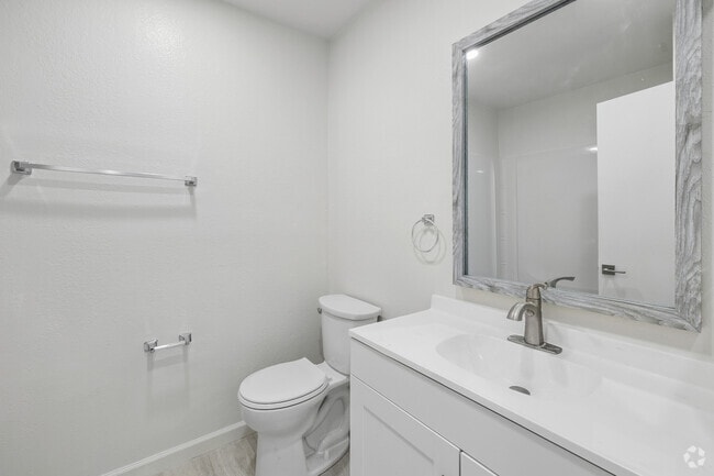 1BR, 1BA - 900SF - Bathroom
