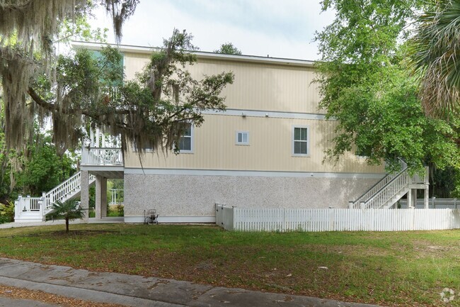 Building Photo - Four Bedroom Home on Ladies Island