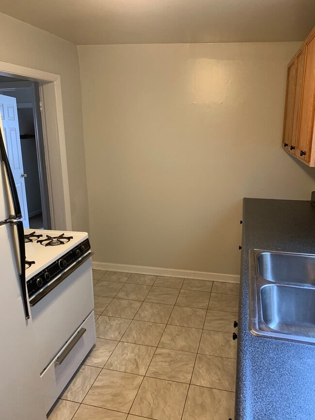 Photo - 329 Oldham Ave