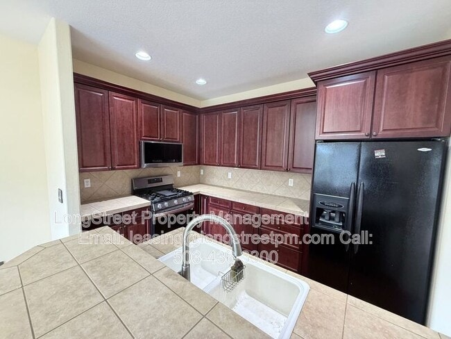 Photo - 823 Crouchen St NW