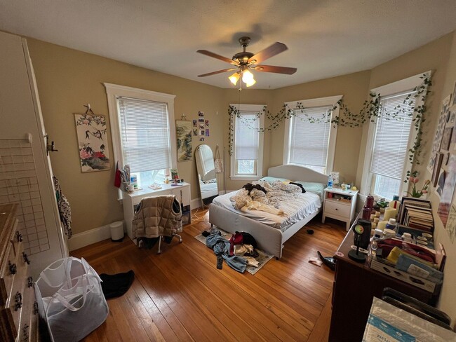 9/1 Spacious Davis Sq 3BR w/EIK right by T... - 9/1 Spacious Davis Sq 3BR w/EIK right by T... Condo