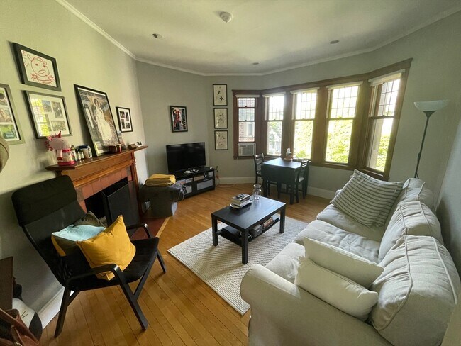 Building Photo - 10 Dana St Unit 306 Rental